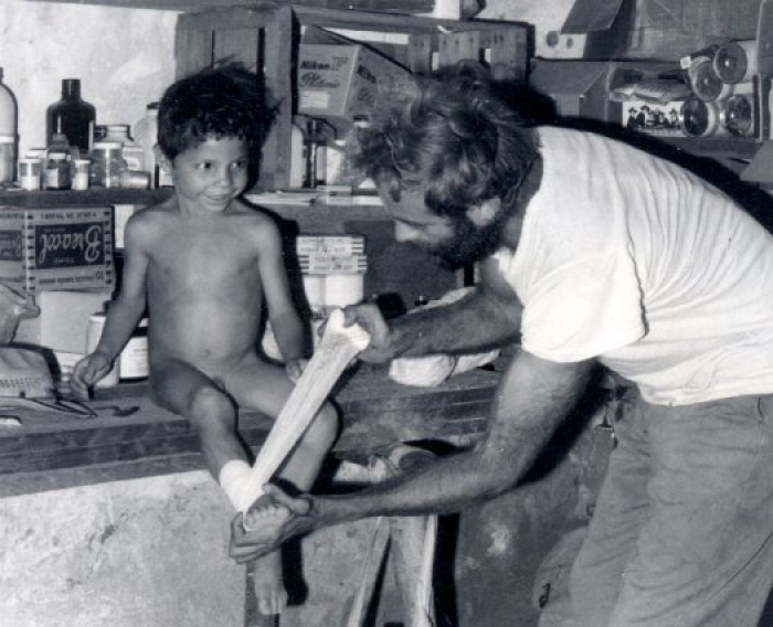 Wrapping the leg of an injured boy